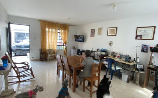 VENTA CASA PROVENZA DE 2 NIVELES 4HAB