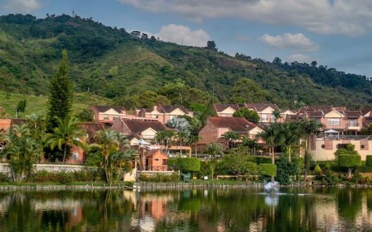 VENTA CASA LAGOS DEL CACIQUE. CONJUNTO PALMAR DEL LAGO
