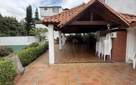 VENTA CASA LAGOS DE CACIQUE. CONJUNTO QUINTAS DEL CACIQUE