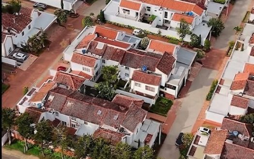 VENTA CASA LAGOS DE CACIQUE. CONJUNTO QUINTAS DEL CACIQUE