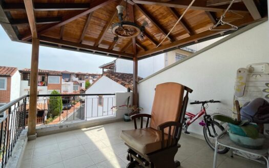 VENTA CASA LAGOS DEL CACIQUE. CONJUNTO RESIDENCIAL TESORO DEL CACIQUE