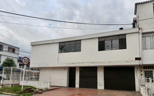 VENTA CASA PROVENZA. CASA ESQUINERA CON LOCAL COMERCIAL