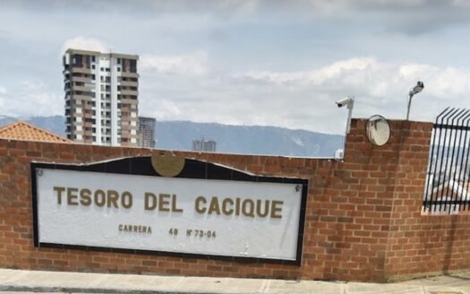 VENTA  CASA LAGOS DEL CACIQUE. CONJUNTO TESORO DEL CACIQUE
