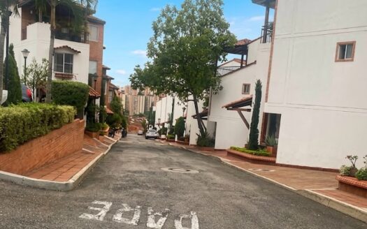 VENTA CASA LAGOS DEL CACIQUE. CONJUNTO RESIDENCIAL TESORO DEL CACIQUE