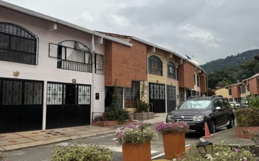 VENTA CASA  PARAGÜITAS. CONJUNTO PARAGÜITAS REAL