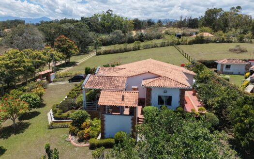 VENTA CASA CAMPESTRE  MESA DE LOS SANTOS. CONDOMINIO VILLARÉN