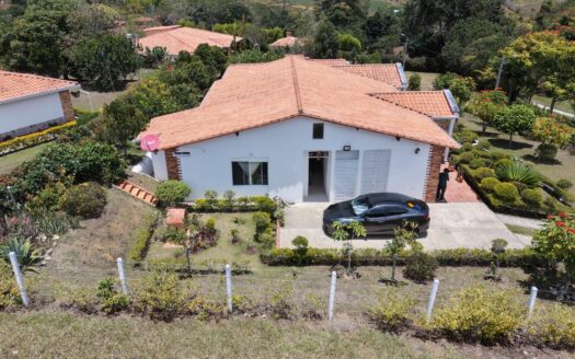 VENTA CASA CAMPESTRE  MESA DE LOS SANTOS. CONDOMINIO VILLARÉN
